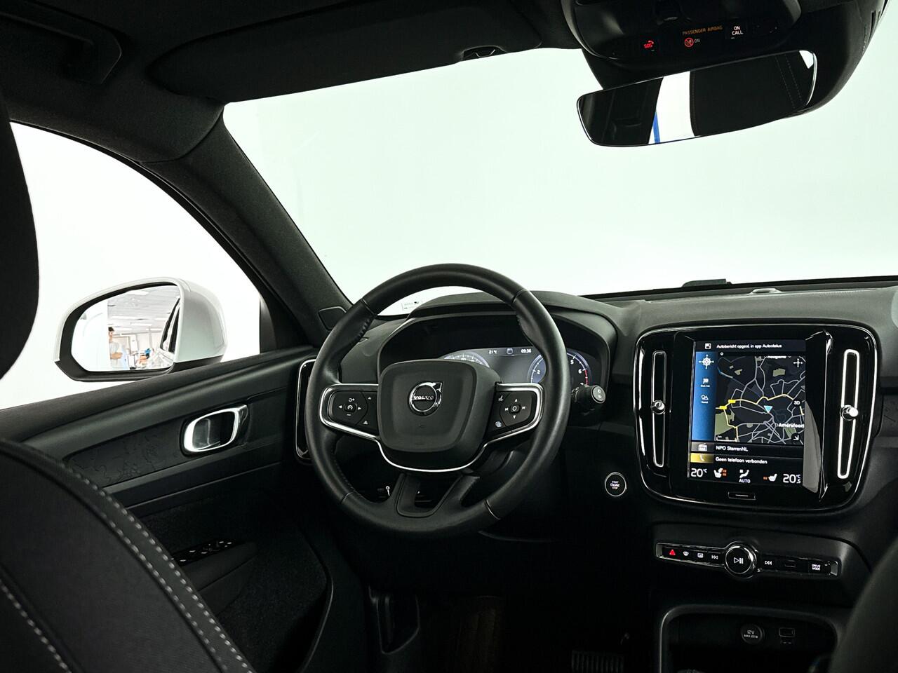 Volvo XC40 T2 Aut. Business Pro | Panoramadak | Stoel- en stuurverwarming | Parkeercamera | Trekhaak