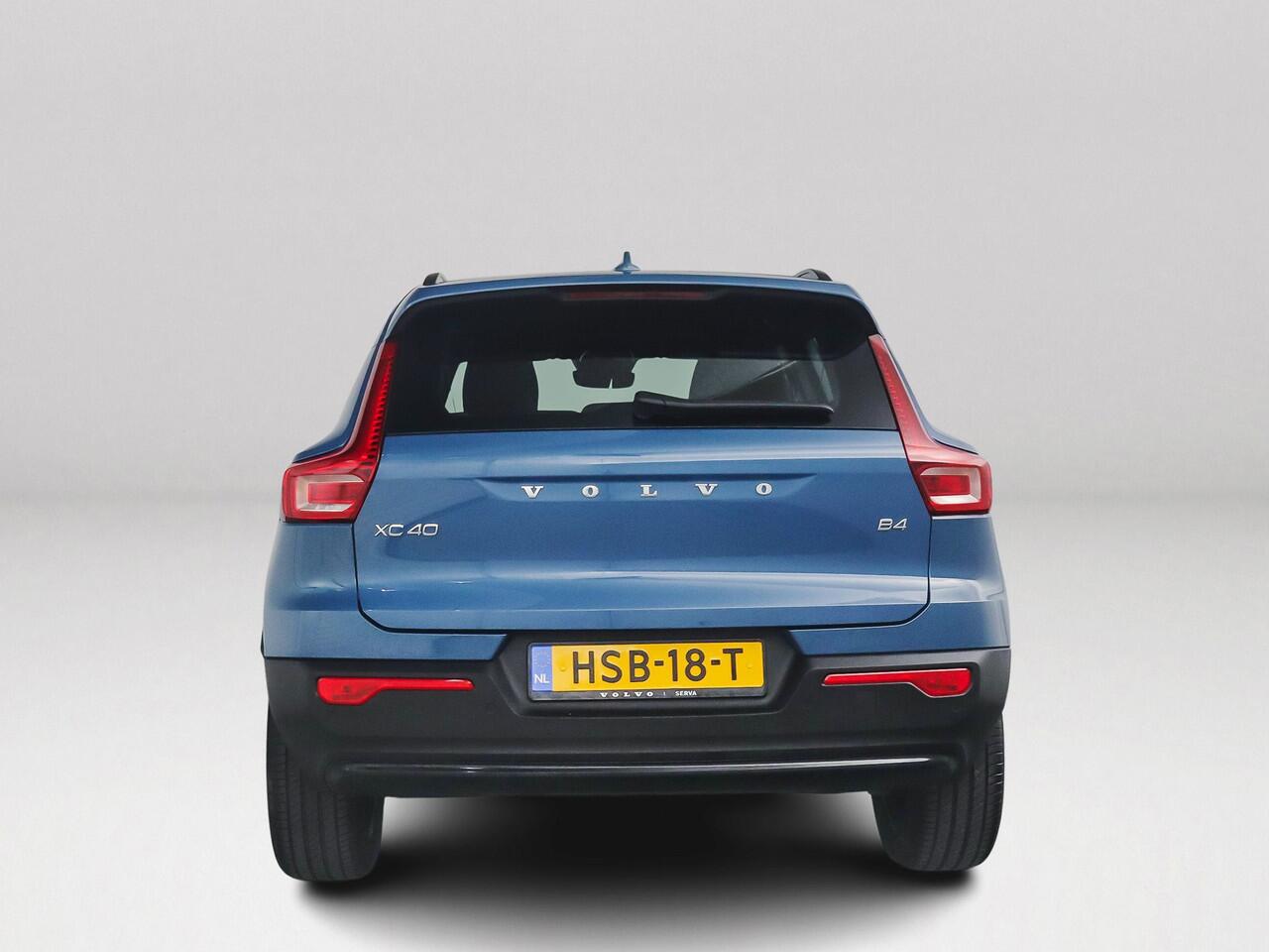 Volvo XC40 B4 Plus Dark | Parkeercamera | Stoel- en Stuurverwarming | Harman Kardon | Trekhaak
