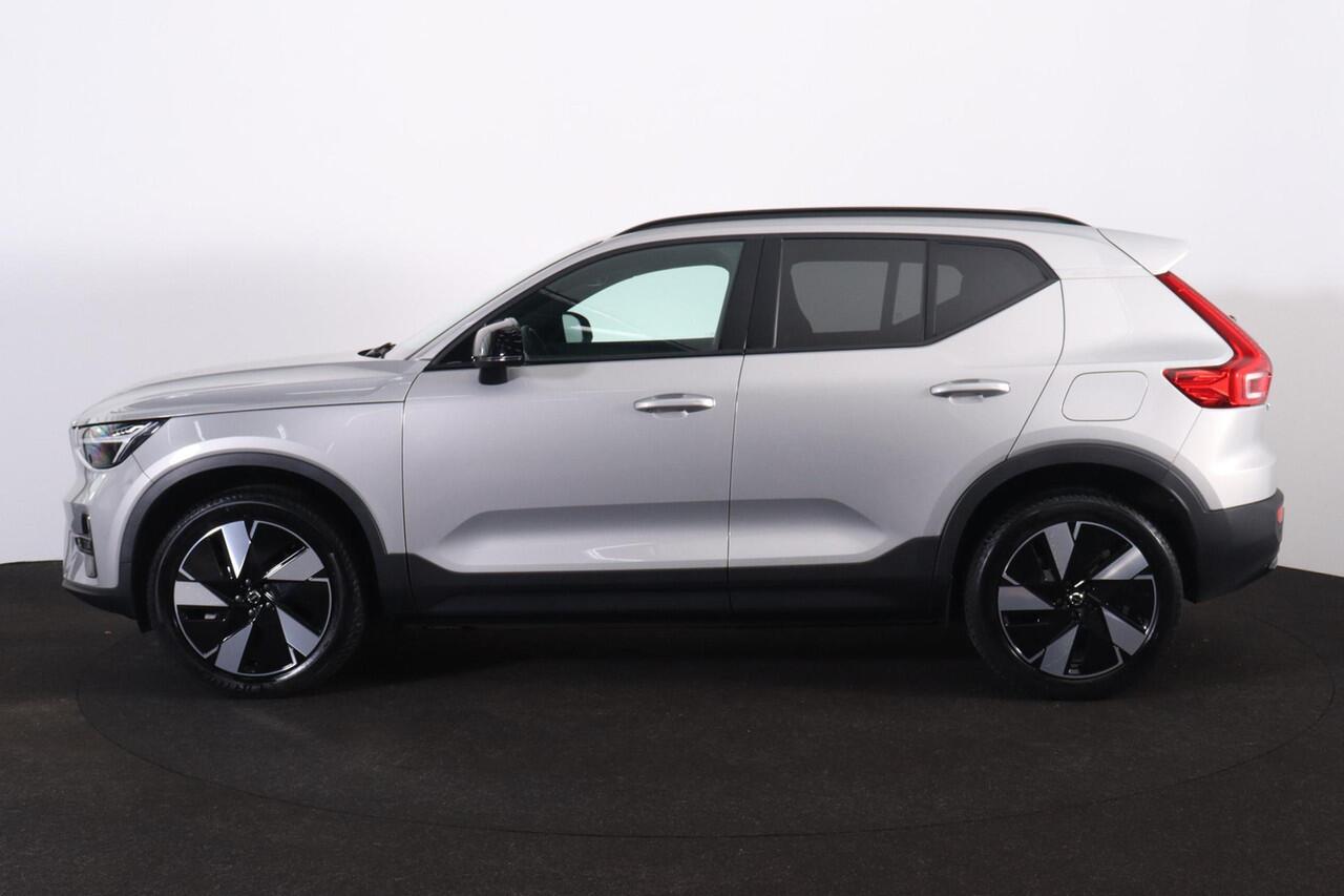 Volvo XC40 Extended Range Plus 82 kWh - IntelliSafe Assist & Surround - Parkeercamera achter - Verwarmde voorstoelen & stuur - Parkeersensoren voor & achter - Draadloze tel. lader - Warmtepomp - Extra getint glas - 19' LMV