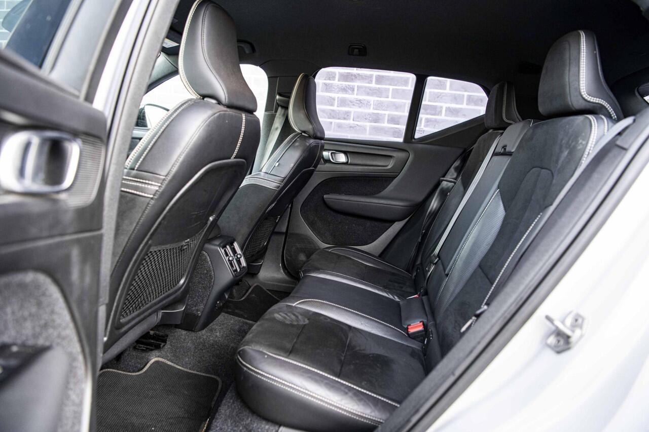 Volvo XC40 1.5 T3 R-Design | Trekhaak | 20" | Adaptieve cruise control | Stoel/stuur verwarming | Parkeer camera |