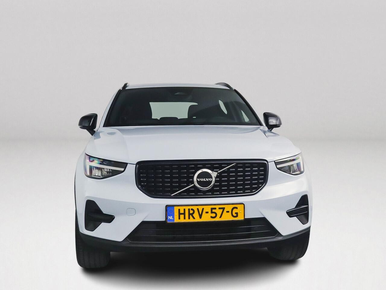 Volvo XC40 B4 Plus Dark Parkeercamera | Stoel- en Stuurverwarming | Harman Kardon | Trekhaak