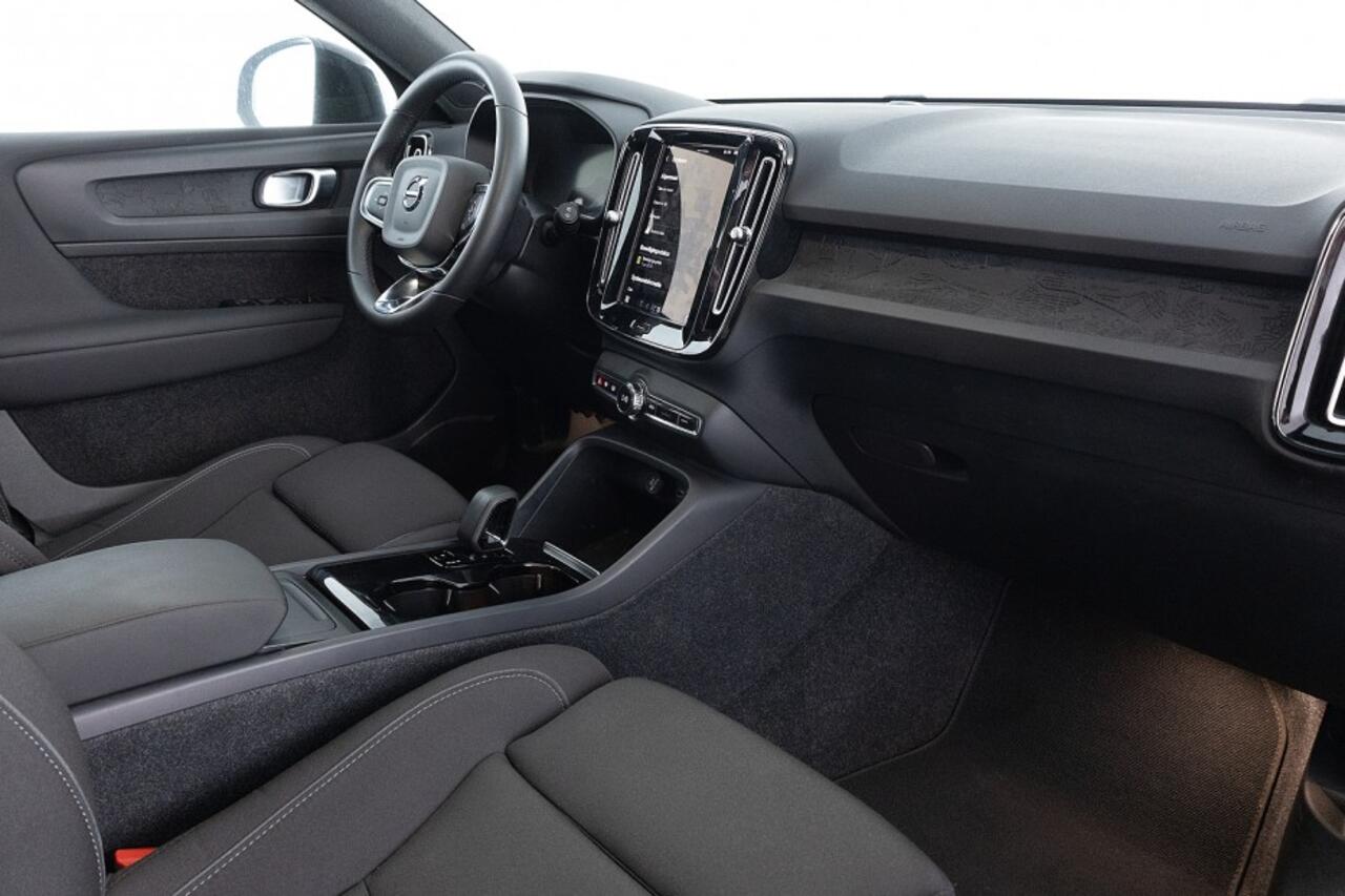 Volvo XC40 Recharge Core 70 kWh | Full LED | ECC | NAVI