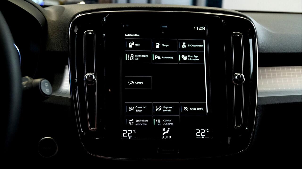 Volvo XC40 1.5 T4 Recharge 155kW/211pk DCT7 Inscription Exp. PANORAMADAK + ADAPT.CRUISE + PILOT ASSIST + EL.TREKHAAK + CAMERA + APPLE CARPLAY/ANDROIS AUTO + NAVI SENSUS + KEYLESS ENTRY&GO + HIGH PERF. LED + DRIVE MODES + PARKSENSOREN V&A + 18" LM-VELGEN!!