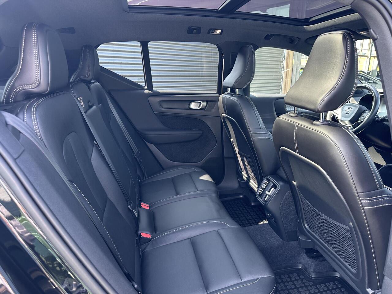 Volvo XC40 1.5 T3 R-Design Automaat, Panoramadak, Trekhaak semi elektrisch inklapbaar, Driver assist, BLIS, Intellisafe, Stoelverwarming, Stuurverwarming