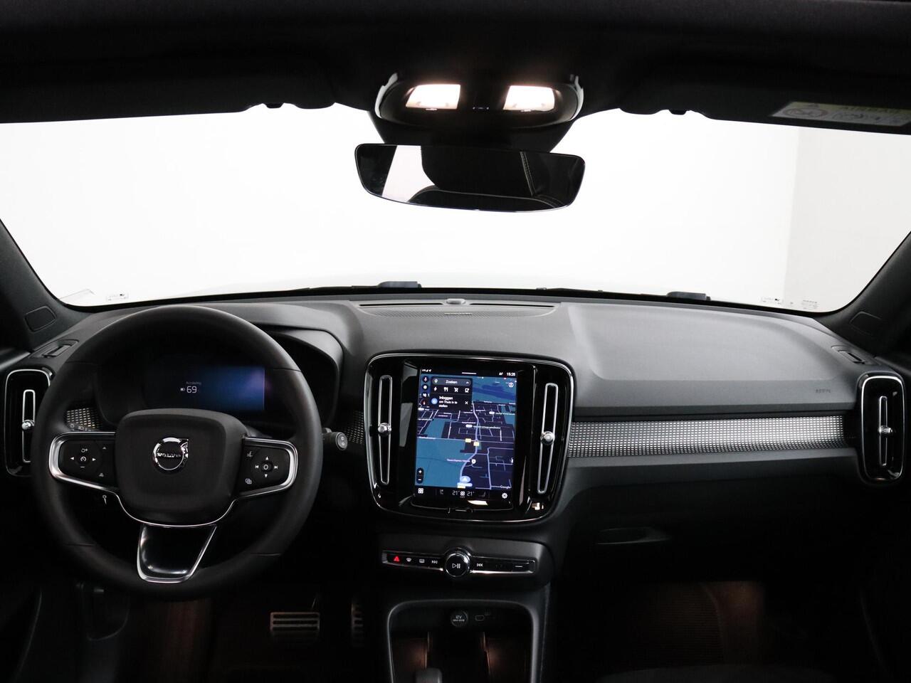 Volvo XC40 Recharge Pro Two Tone | SoH 93,7% | Panoramadak | Pilot Assist | 360° Camera!