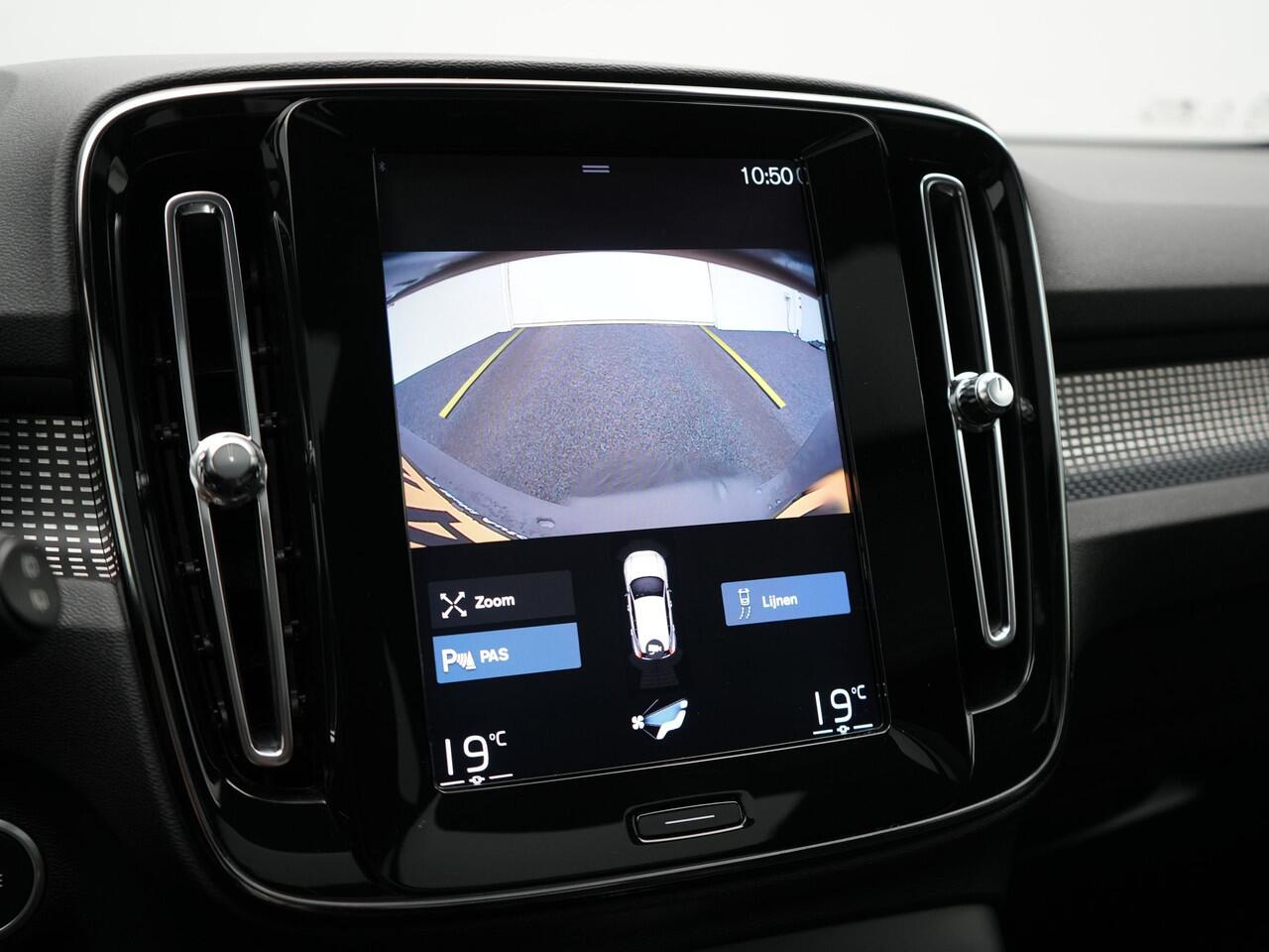 Volvo XC40 T5 Twin Engine R-Design Plug In Hybrid 262pk Dealer O.H. PHEV | Panodak | Camera | Harman & Kardon | Apple Carplay | Cruise Control | Navigatie | 19"L.M | Virtual |