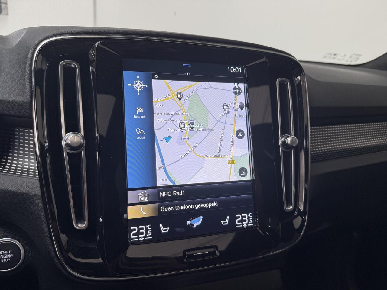 Volvo XC40 1.5 T5 Recharge Inscription | Panoramadak | Camera | Trekhaak wegklapbaar | Navigatie | Adaptieve cruise control