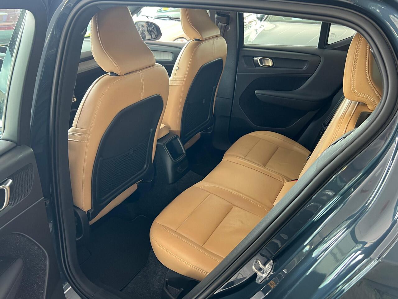 Volvo XC40 1.5 T5 Twin Engine Inscription NL AUTO | LEDER | STOELVERW | 5x voorraad