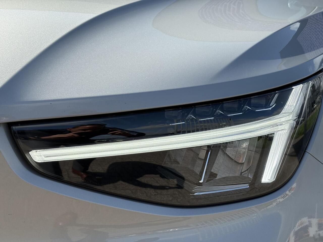 Volvo XC40 2.0 B4 Plus Dark | Trekhaak | Memory | Zitting verlengers | parkeersensoren vóór en achter | camera | Google auto | Full LED | verwarmde voorstoelen en stuurwiel | trekgewicht 2000KG! |