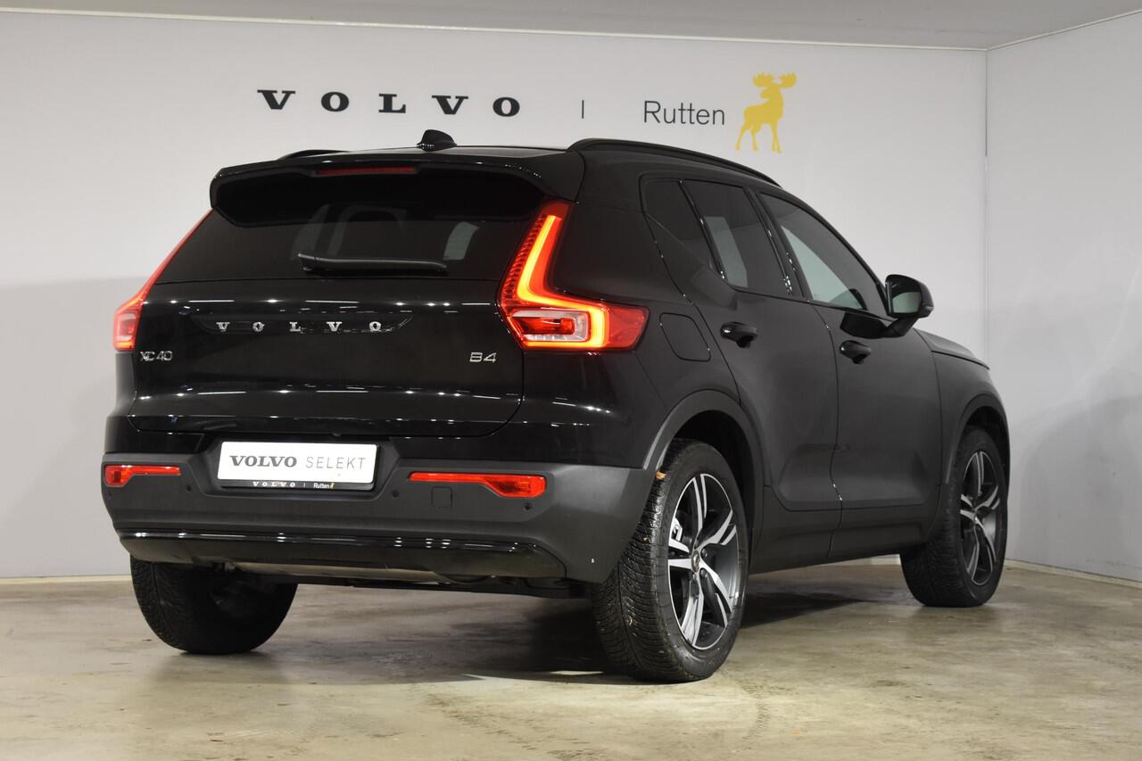 Volvo XC40 B4 211PK Automaat Plus Dark / Navigatie / Adaptive Cruise / Harman Kardon / Stuur- & Stoelverwarming / Elektrische achterklep / Achteruitrijcamera / Elektrische stoelverst. met geheugen / Extra getint glas / Microtech/Nubuck