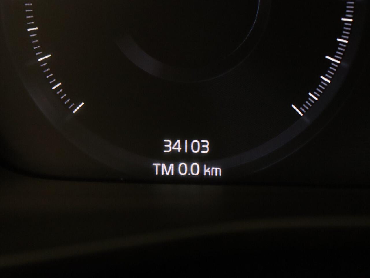 Volvo XC40 T5 260pk Recharge R-Design Automaat Harman Kardon | Camera | Adapt. Cruise | Stoel-/stuur-/voorruitverw.