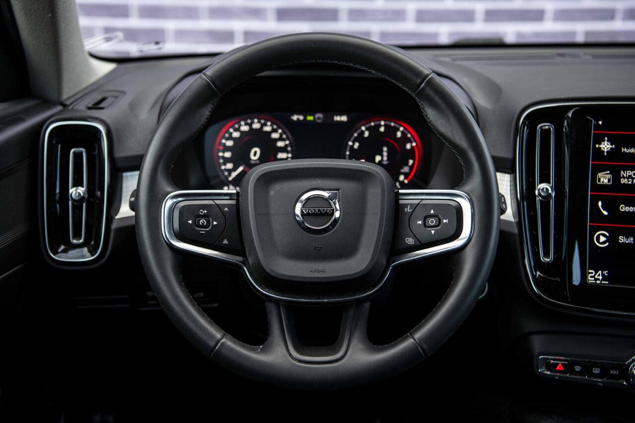Volvo XC40 1.5 T2 Momentum | Trekhaak | Navigatie | Climate control | 18" velgen | Apple Carplay / Android Auto | Cruise control | LED koplampen |