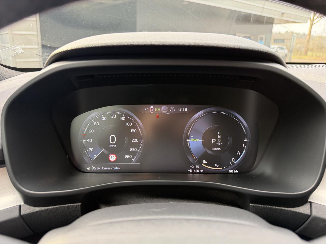 Volvo XC40 1.5 T4 Plug-in hybrid Plus Dark Panorama dak | Getint glas | Stoel en Stuurverwarming