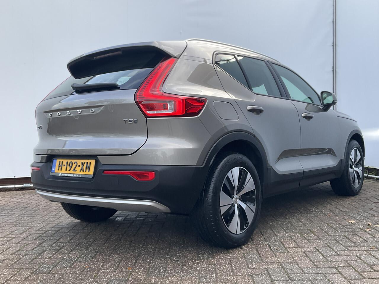 Volvo XC40 1.5 T5 262pk PHEV Twin Engine Inscription Leer Stoel/Stuurverw Carplay Led Voll.Onderhouden!