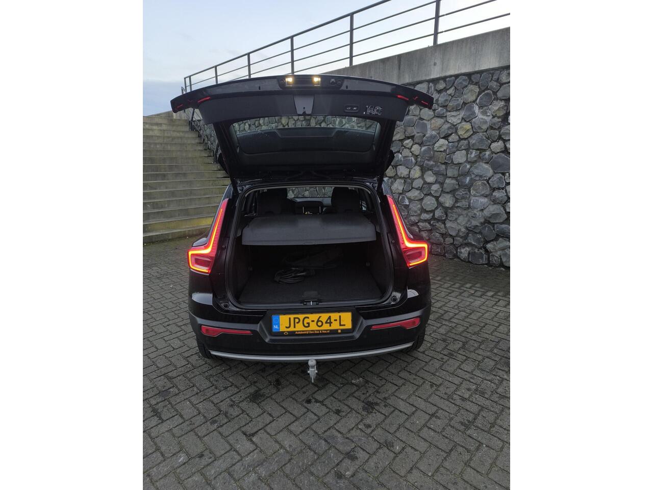 Volvo XC40 1.5 T4 Recharge Inscription Expression Trekhaak, stoel en stuur verwarming, camera, electr A klep, carplay, 1e eigenaar