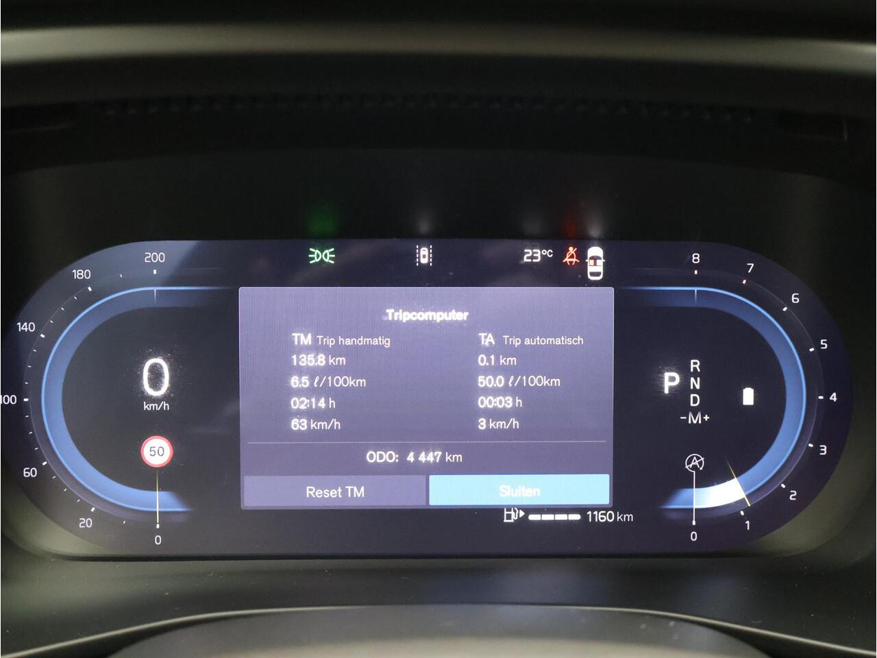 Volvo XC40 2.0 B4 Plus Dark / Trekhaak / Elektrische Stoelen / Harman Kardon / Stoel+Stuurverwarming / Adaptive Cruise / BLIS /