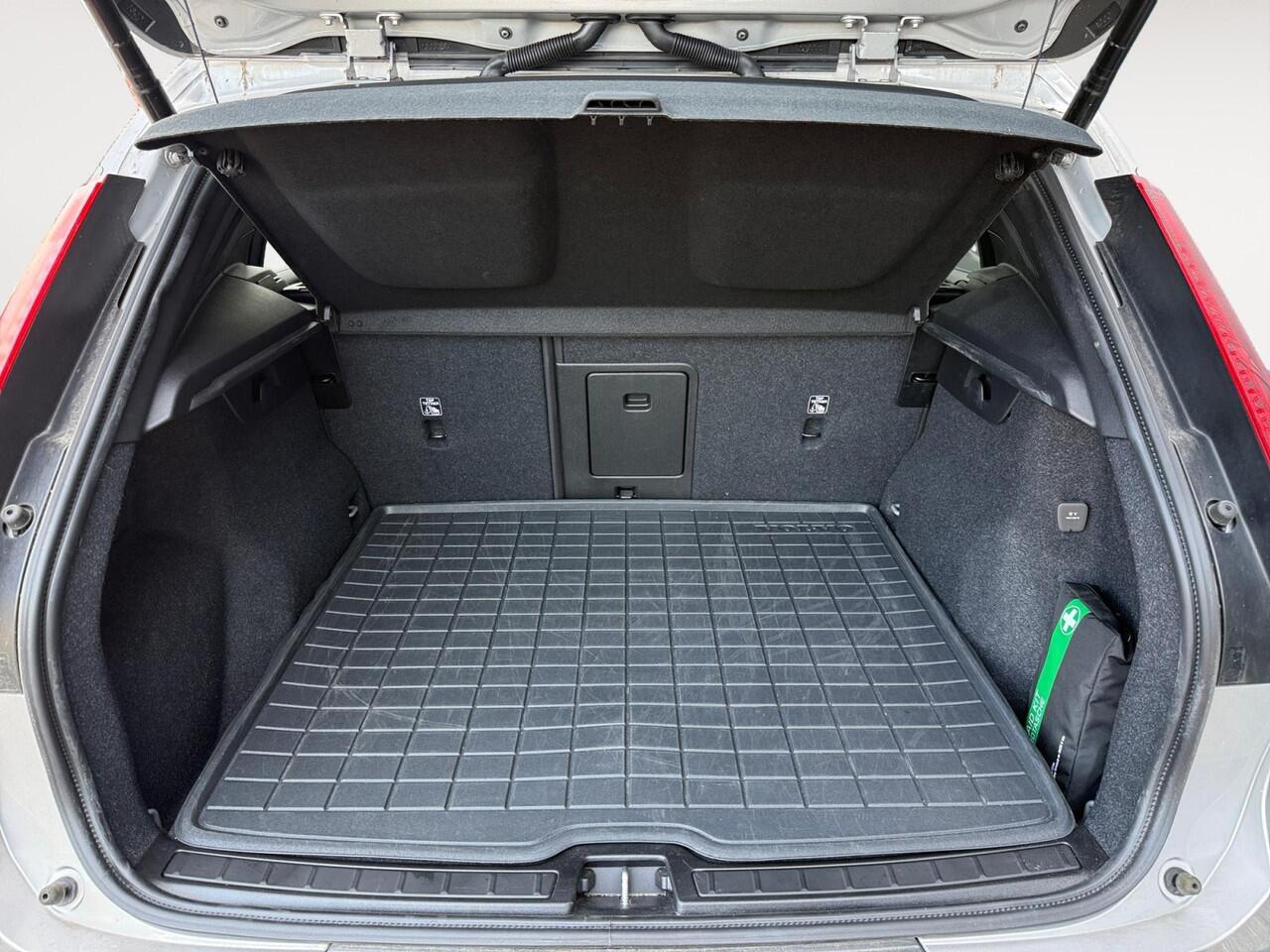 Volvo XC40 Recharge Twin Ultimate 82 kWh | Panoramadak | Harman/Kardon | Stoelverwarming | 360 graden camera |