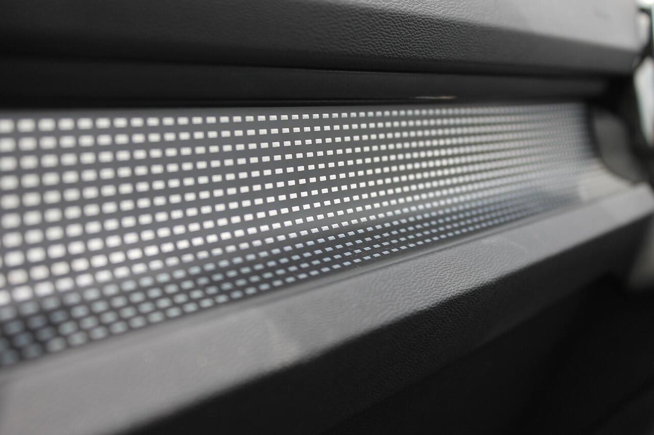 Volvo XC40 B3 177PK Automaat Plus Dark Google infotainment / Draadloos telefoon opladen / Elektrisch bedienbare bestuurdersstoel met geheugen / Adaptieve Cruise Control