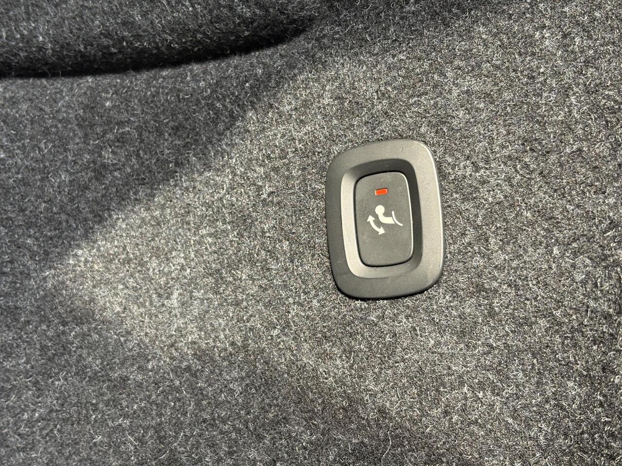 Volvo XC40 1.5 T5 Recharge R-Design | Trekhaak | Panorama schuifdak | Stuur + Stoel verwarming | Adaptieve Cruise | Power seats | Standkachel | Volvo on Call |