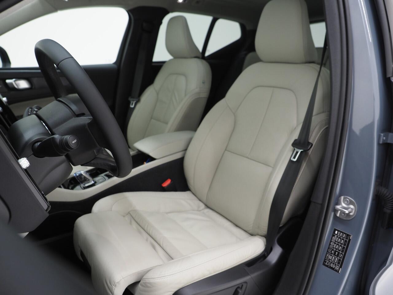 Volvo XC40 1.5 T5 Plug-in hybrid Ultimate Dark | Panoramadak | Pilot Assist | Harman/Kardon | Trekhaak | Leder | 360 | Keyless