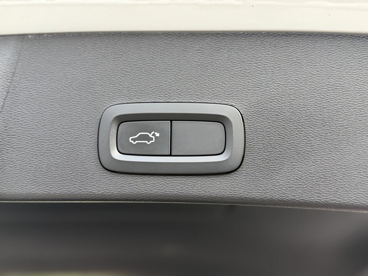 Volvo XC40 1.5 T5 Twin Engine Momentum Pro Adaptive Cruise | Pilot Assist