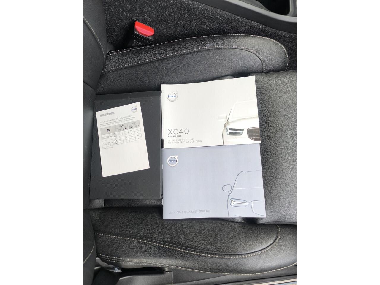 Volvo XC40 1.5 T4 Recharge Inscription Expression Leder sport interieur, stoel verwarming V+A electr verst geheugen stoel, voorruit verwarming,carplay, electr A klep