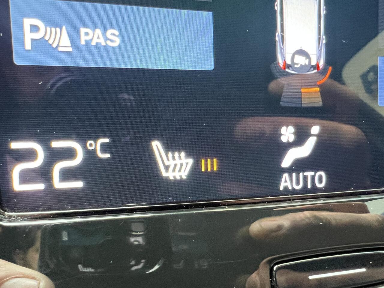 Volvo XC40 1.5 T4 Plus Bright Navigatie Carplay Trekhaak Onderhoudsboekjes