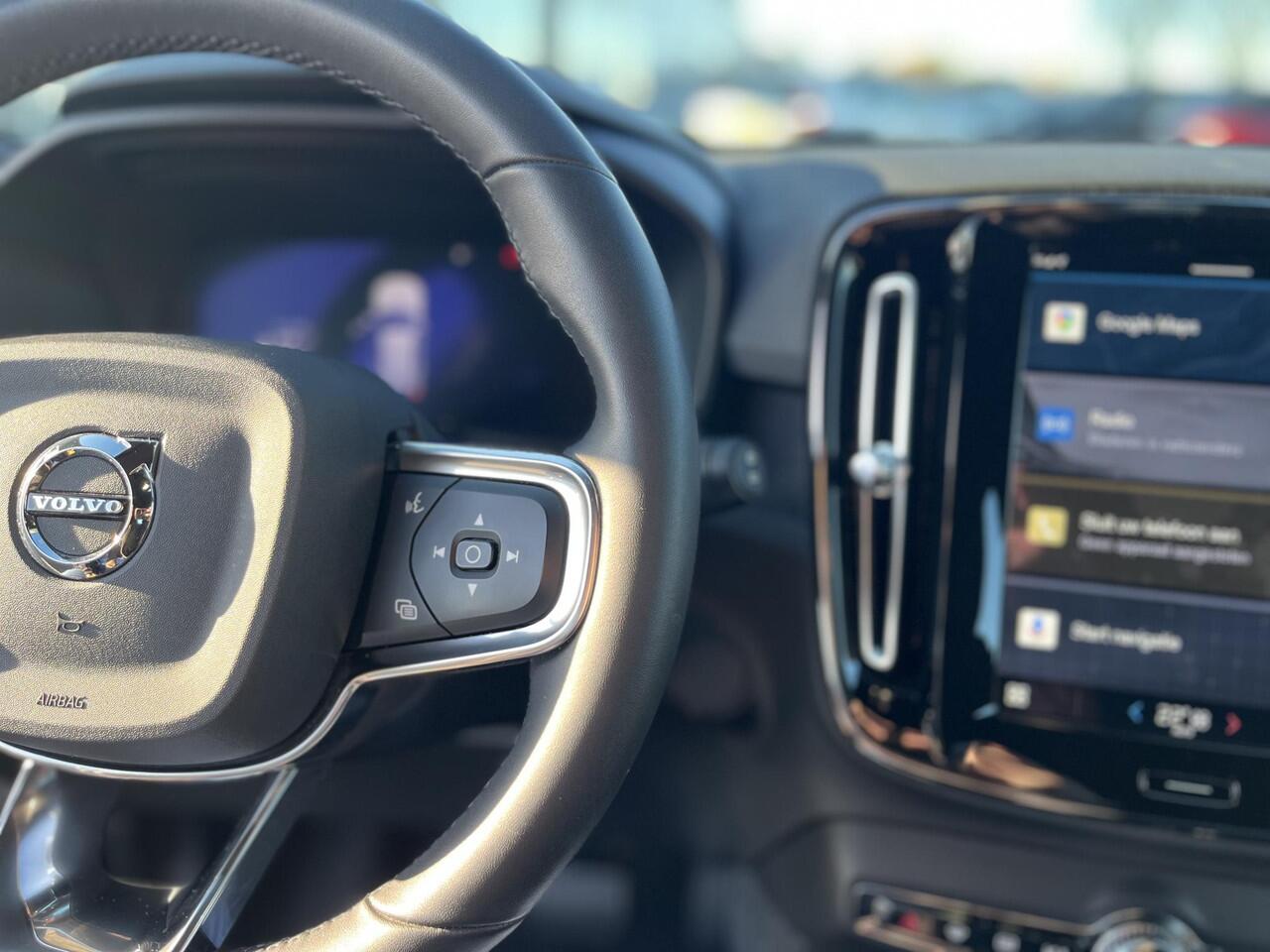 Volvo XC40 Recharge Core | Adaptieve Cruise Control | Google Maps Navigatie | 19 Inch Velgen |