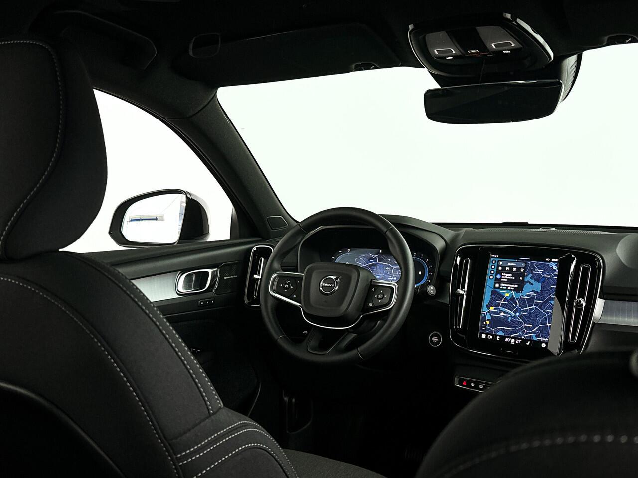 Volvo XC40 B4 Plus Dark Parkeercamera | Stoel- en Stuurverwarming | Harman Kardon | Trekhaak