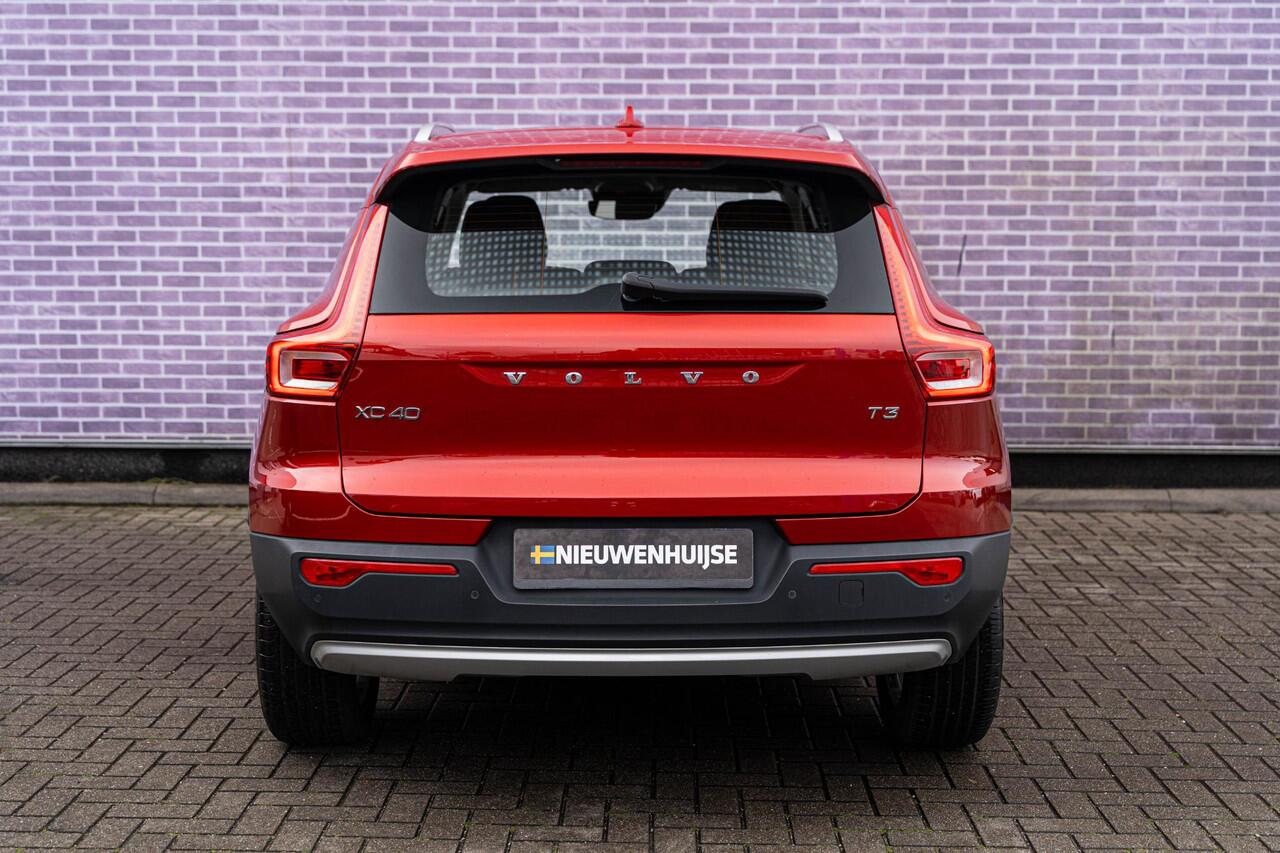 Volvo XC40 1.5 T3 Momentum | Stoel-/ Stuurverwarming | Camera | Cruise Control | Dodehoekdetectie | Parkeersensoren Voor + Achter | Volvo On Call | Carplay |