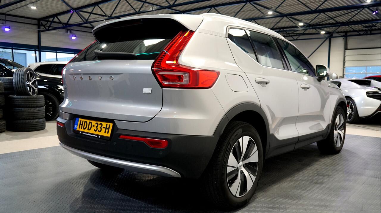 Volvo XC40 1.5 T5 Plug-in Hybrid 193kW/262pk DCT7 FACELIFT! Plus Bright CLIMA + CRUISE + FULL LED HIGH BEAM + NAVI SENSUS + LANE ASSIST + SPORTSTOELEN + KEYLESS ENTRY&GO + CAMERA + MISTLAMPEN VOOR + PARKSENSOREN + 18" LM-VELGEN!!