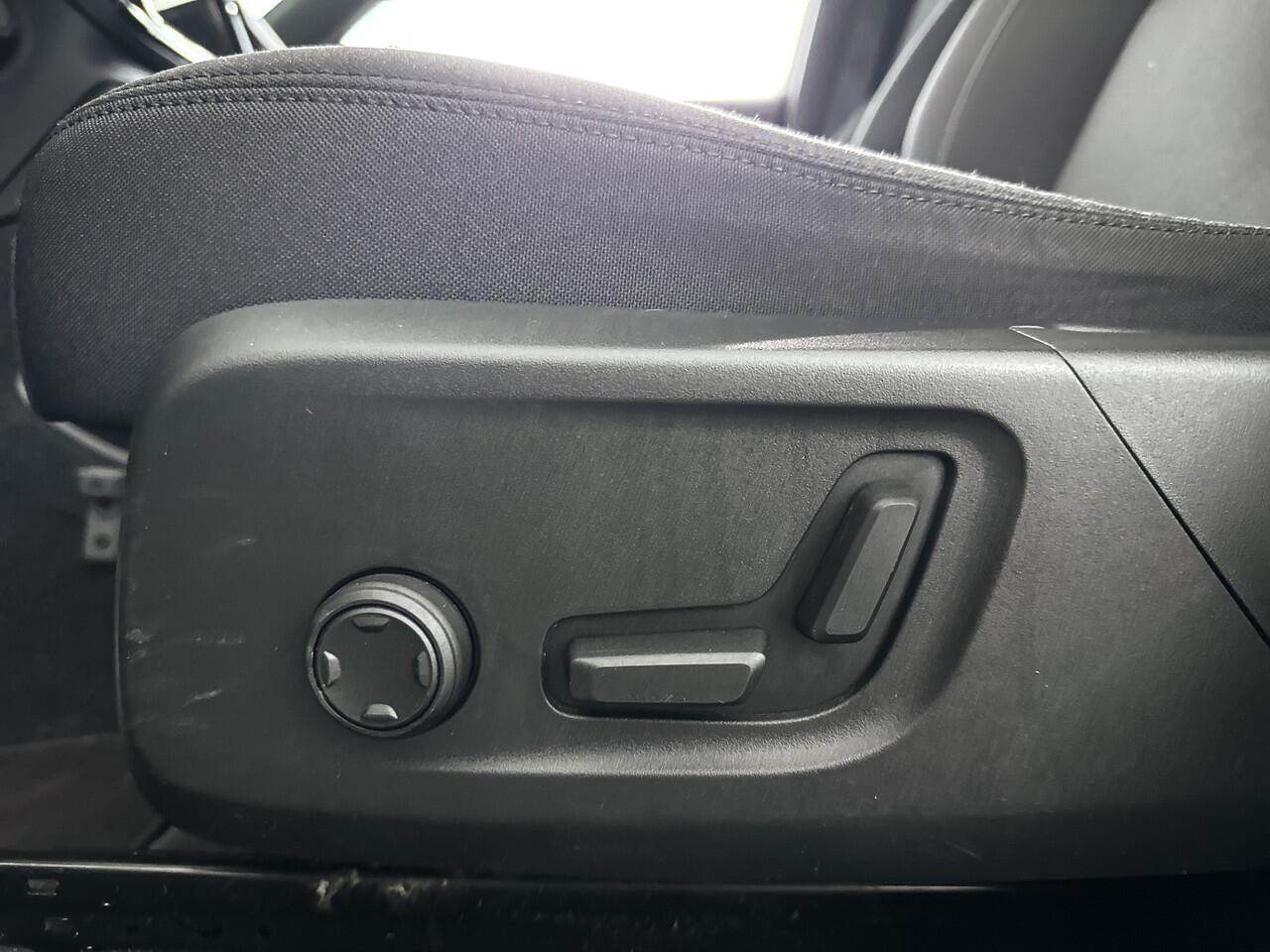 Volvo XC40 Recharge Twin Pro | Panoramadak | 360° camera | Harman Kardon | Stoel- en Stuurverwarming | Trekhaak