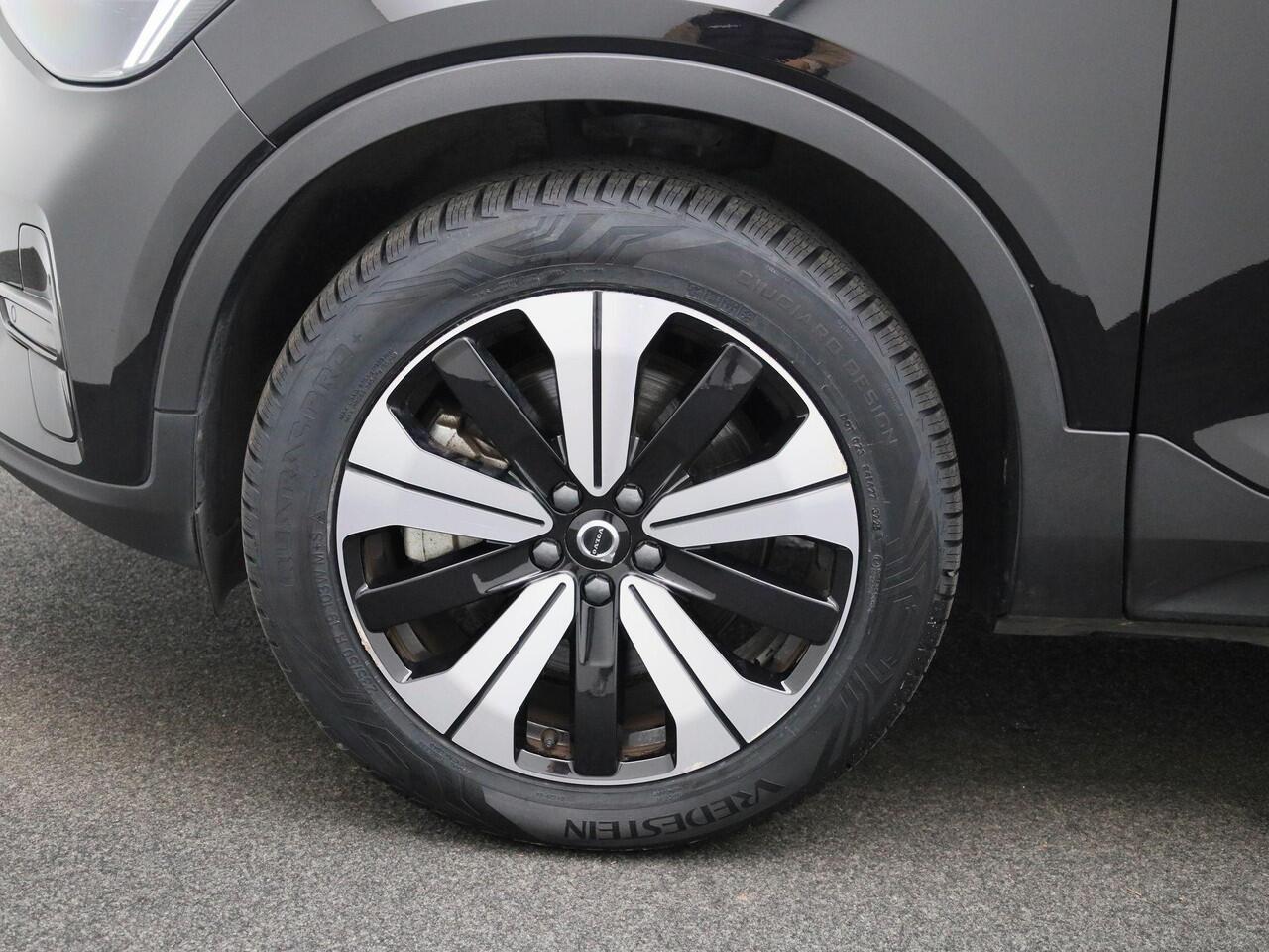 Volvo XC40 Recharge Core 232PK | Allseason-banden | Grootlicht-assistent | Achteruitrijcamera + parkeersensoren | Climate control | Apple CarPlay & Android Auto