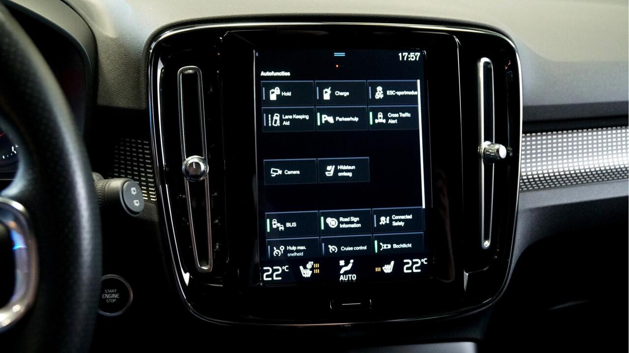 Volvo XC40 Volvo XC40 1.5 T5 Recharge 193kW/262pk DKG7 R-Design BI-TONE + PILOT ASSIST + KEYLESS ENTRY&GO + FULL LED HIGH BEAM + ADAPT.CRUISE + BLIS + LEER/ALCANTARA + STOEL-STUURVERWARMING + LANE ASSIST + CAMERA + PARKSENSOREN V&A + 19" LM-VELGEN!!