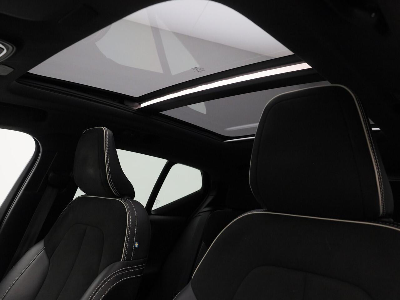 Volvo XC40 1.5 T4 Recharge R-Design | PANO | CAMERA | KEYLESS | STOEL- EN STUURVERW. | TREKHAAK