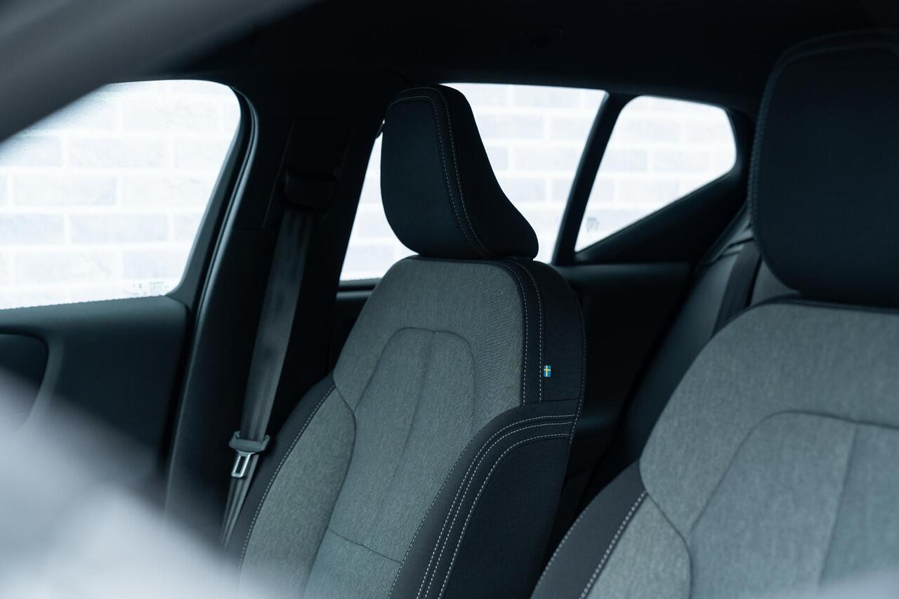 Volvo XC40 B4 Plus Dark Aut. | Trekhaak | All-seasonbanden | Lichtmetalen velgen 5-spaaks 19 inch