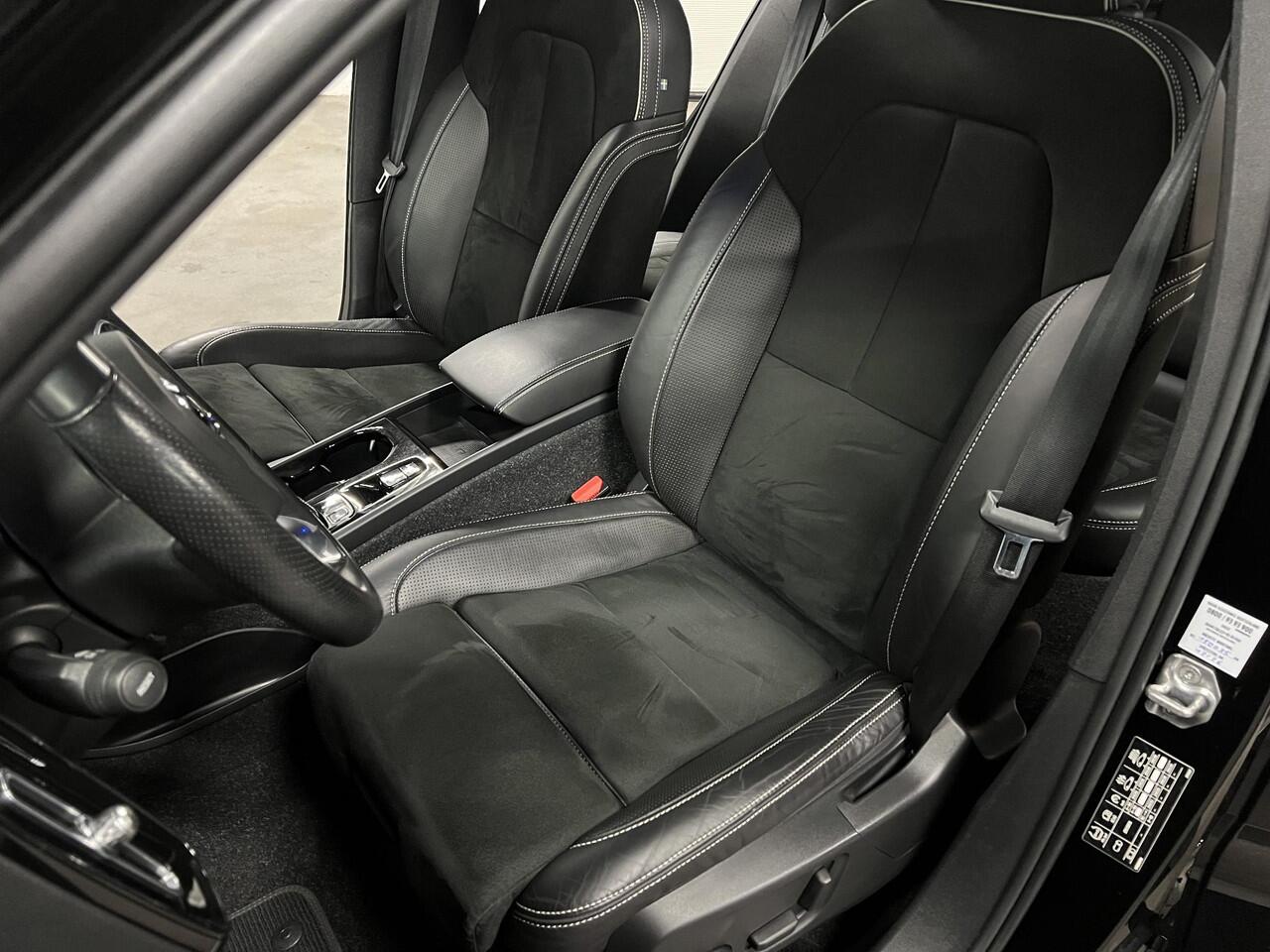 Volvo XC40 T5 Plug-in hybrid R-design Trekhaak | Adaptive Cruise | Open dak | Stoel-/stuurverwarming | Achteruitrij camera | Carplay