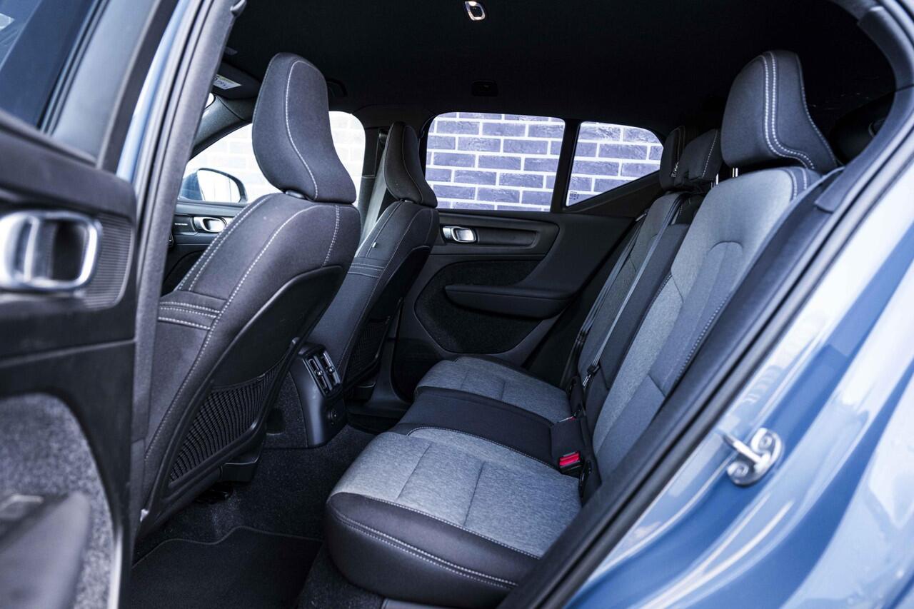 Volvo XC40 Plug-in Hybrid T5 Plus Bright | Facelift | Trekhaak | Adaptive cruise control | Harman Kardon audio | Navigatie | Elektrische stoelverstelling | Getint glas | Dode hoek detectie BLIS | LED koplampen |