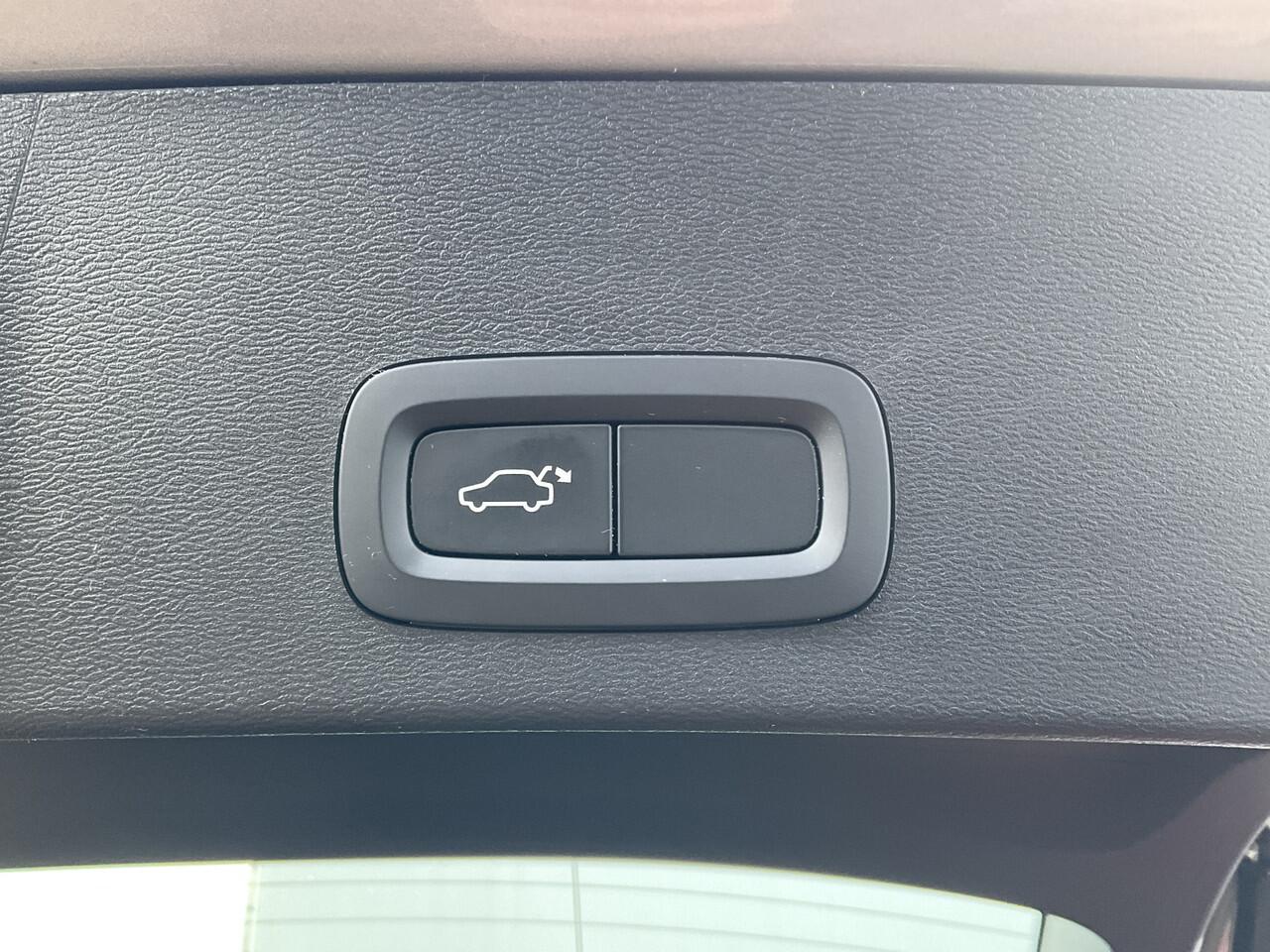 Volvo XC40 1.5 T5 262pk PHEV Twin Engine Inscription Leer Stoel/Stuurverw Carplay Led Voll.Onderhouden!