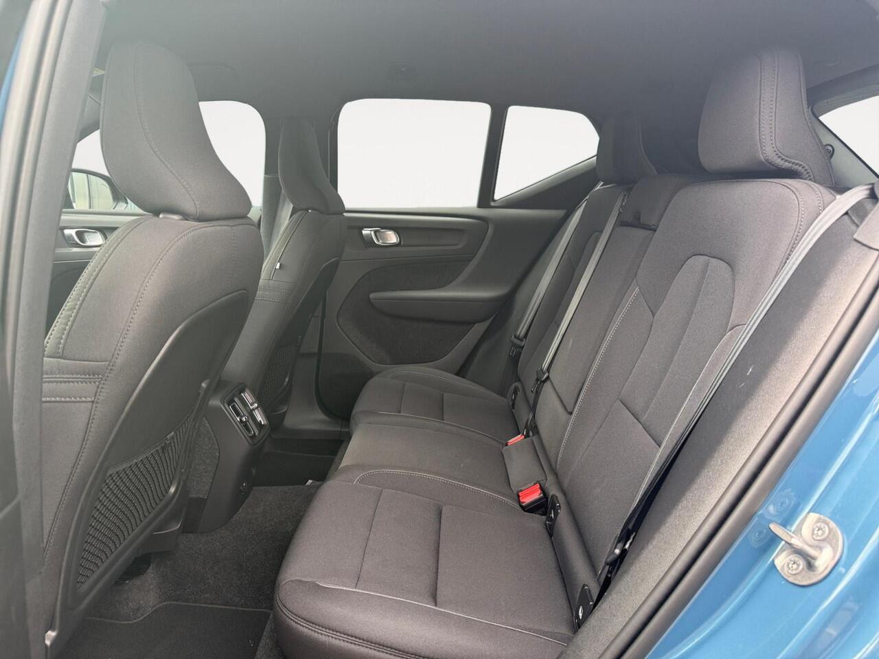 Volvo XC40 Single Motor Extended Range Plus 82 kWh | Trekhaak | Stoelverwarming | Keyless Entry | Achteruitrijcamera |