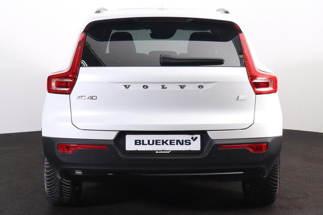 Volvo XC40 T5 Recharge Plus Dark - Panorama/schuifdak - IntelliSafe Assist - Harman/Kardon audio - Parkeercamera achter - Parkeersensoren voor & achter - Elektr. bedienb. voorstoelen met geheugen links - Draadloze tel. lader - Extra getint glas - 19' LMV