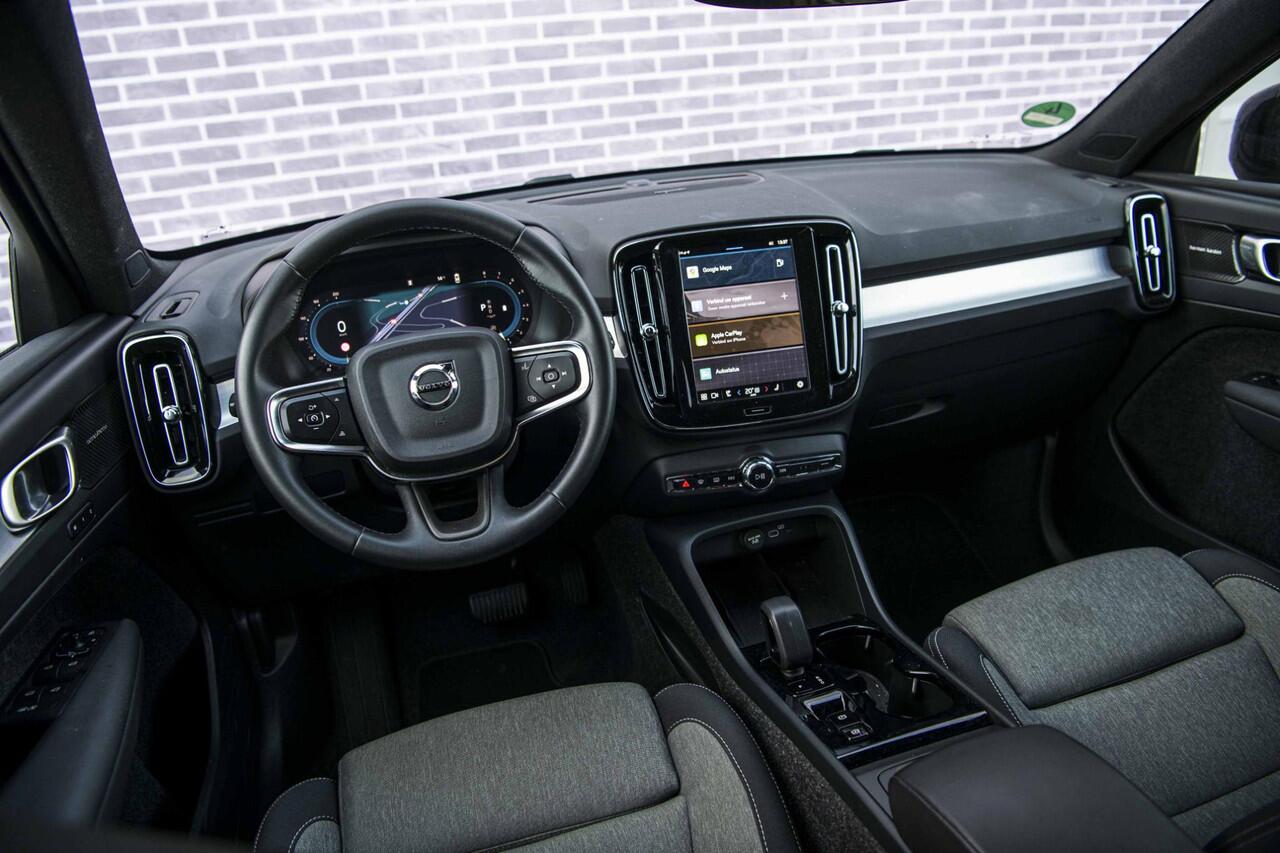 Volvo XC40 2.0 B3 Plus Black Edition | Stuur/Stoelverwarming | Pixel LED Koplampen | 20" Velgen | 360 Camera | Adaptive Cruise Control | Getint Glas | BLIS |