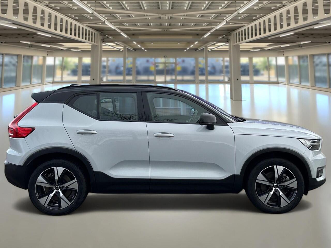 Volvo XC40 Recharge P8 AWD R-Design Schuifdak/360 camera/trekhaak/ garantie/Soh 91.7 %