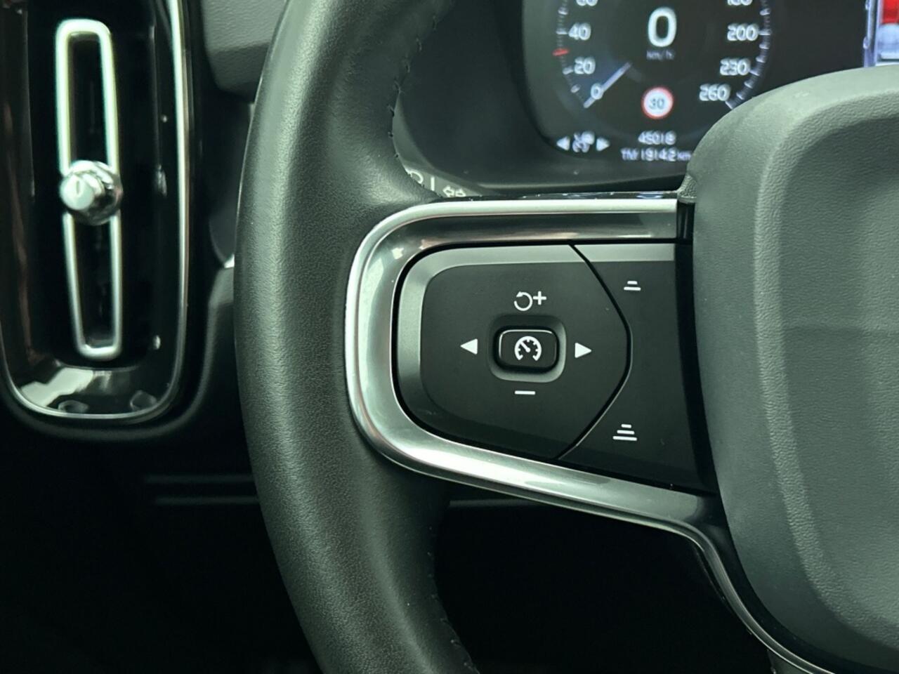 Volvo XC40 T3 Momentum Pro | Trekhaak | Pilot Assist | Camera | BLIS |