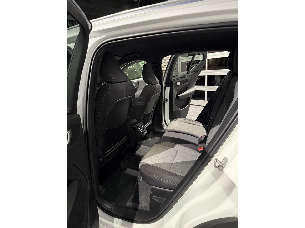 Volvo XC40 1.5 T2 Core Autom Apple CarPlay Stoel-Stuur Verw