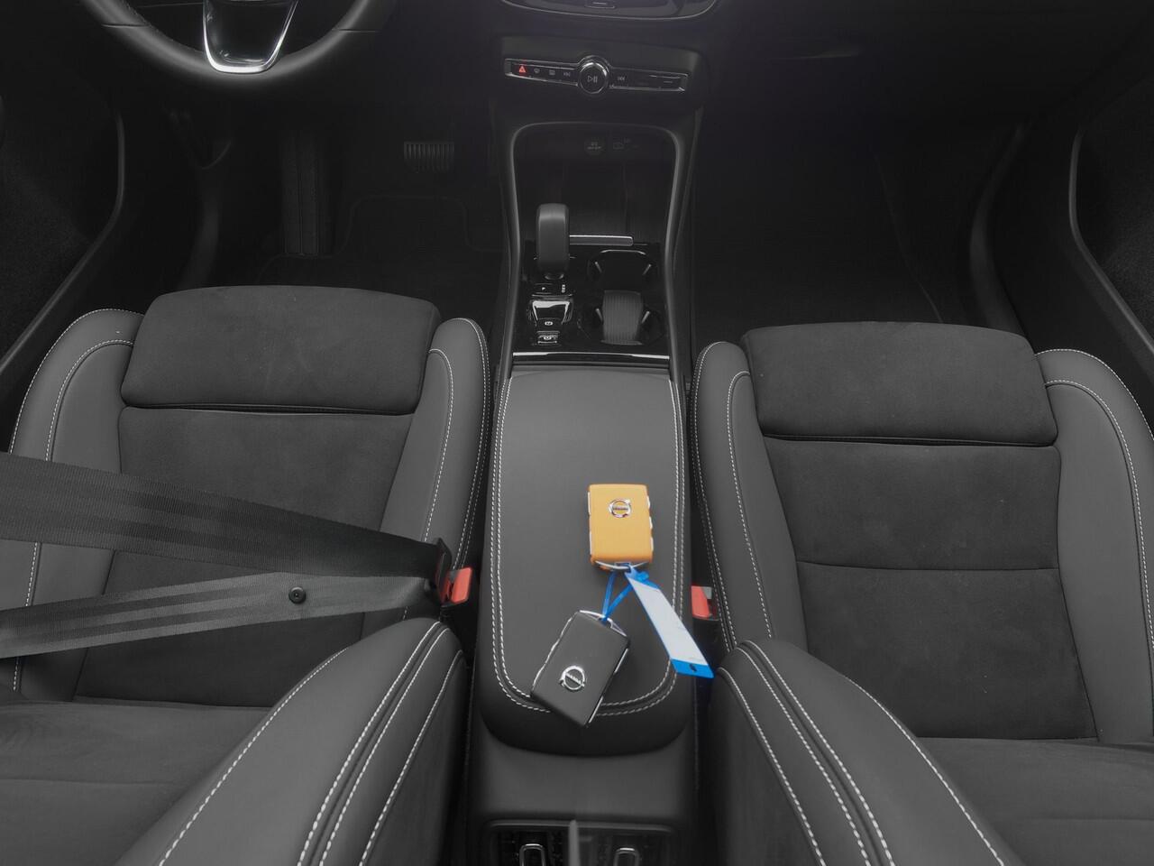 Volvo XC40 2.0 B3 Ultimate Bright | PANO | 360° | H&K | KEYLESS | STOEL- EN STUURVERW.