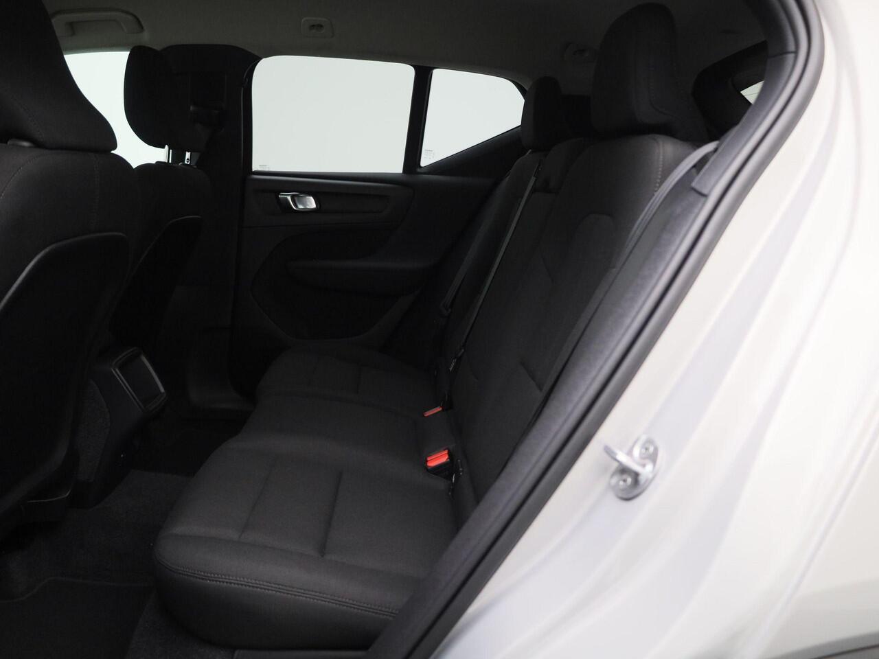 Volvo XC40 T2 Momentum Core | Navigatie | Camera | Apple Carplay/Android Auto