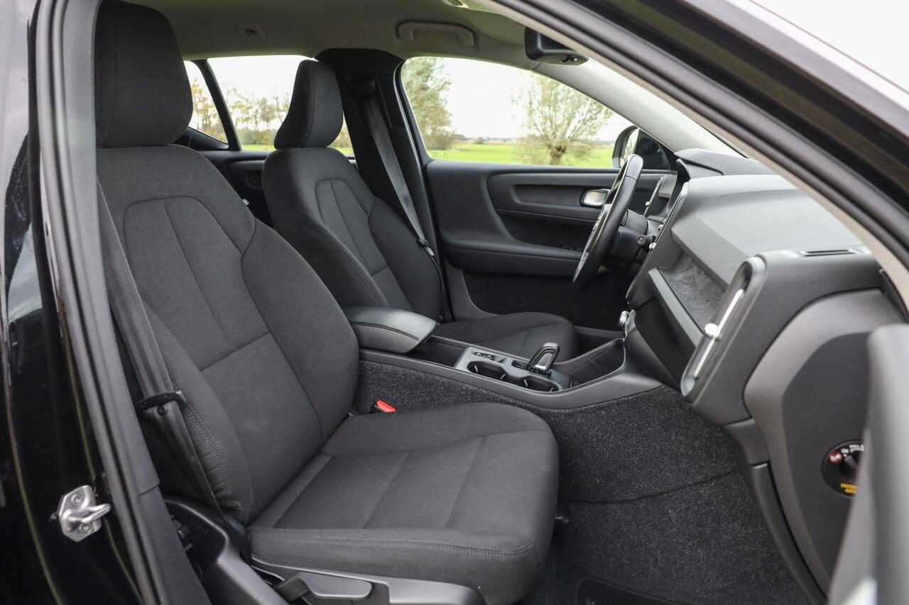 Volvo XC40 T2 Aut8 Momentum Core ? LED ? Trekhaak ? Camera