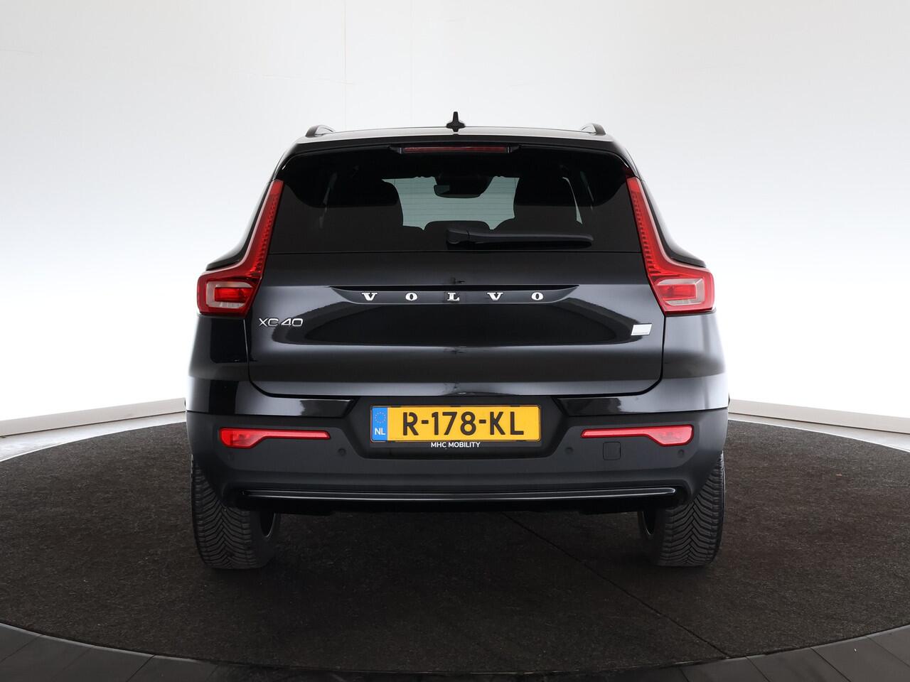 Volvo XC40 1.5 T5 Plug-in hybrid Ultimate Dark | Panoramadak | Hifi | Elektrische stoelen |*
