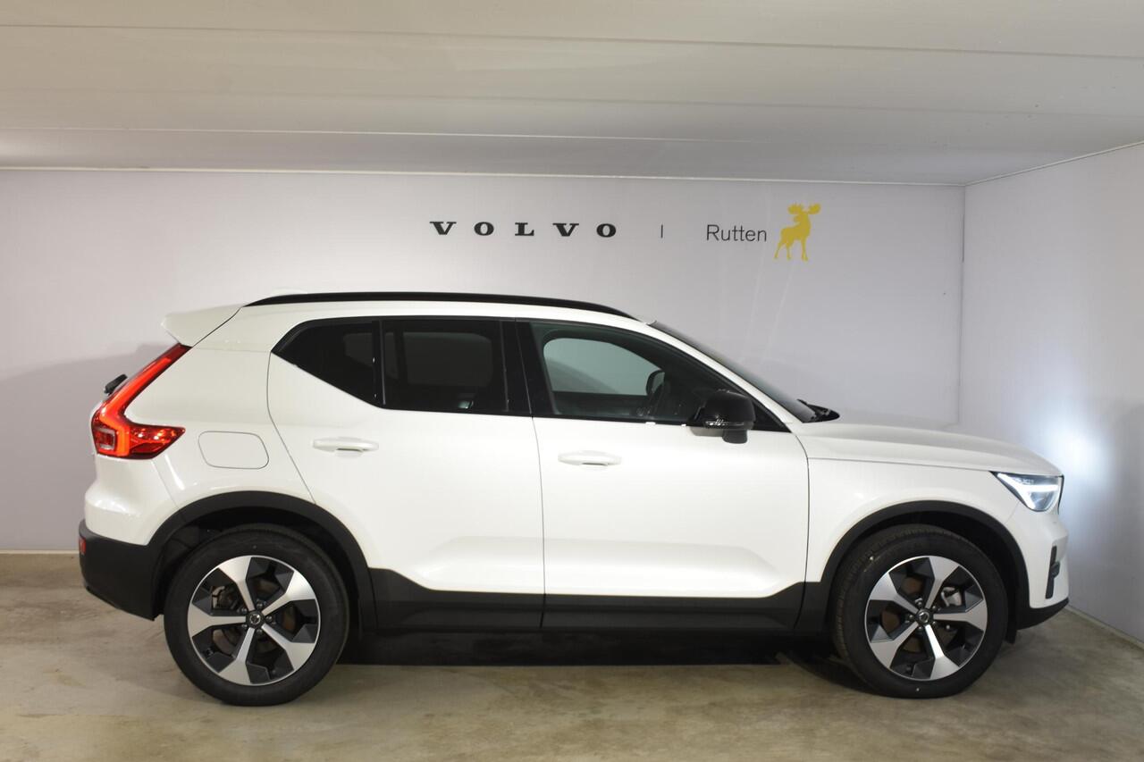 Volvo XC40 B4 211PK Automaat Plus Dark / Harman Kardon / Donker getint glas / Elektrisch bedienbare stoelen / 19''velgen / Driver assist / Microtech Nubuck / Camera achter